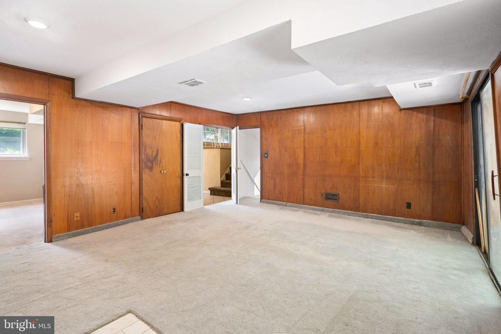 8121 Hammond Rd