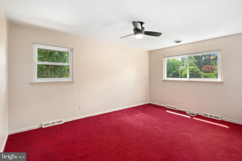 8121 Hammond Rd