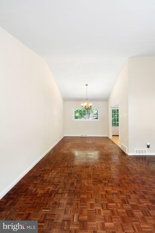 8121 Hammond Rd