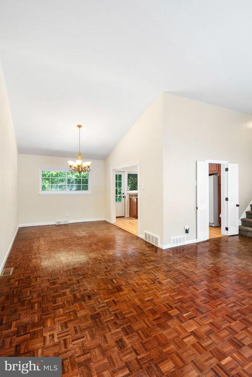 8121 Hammond Rd