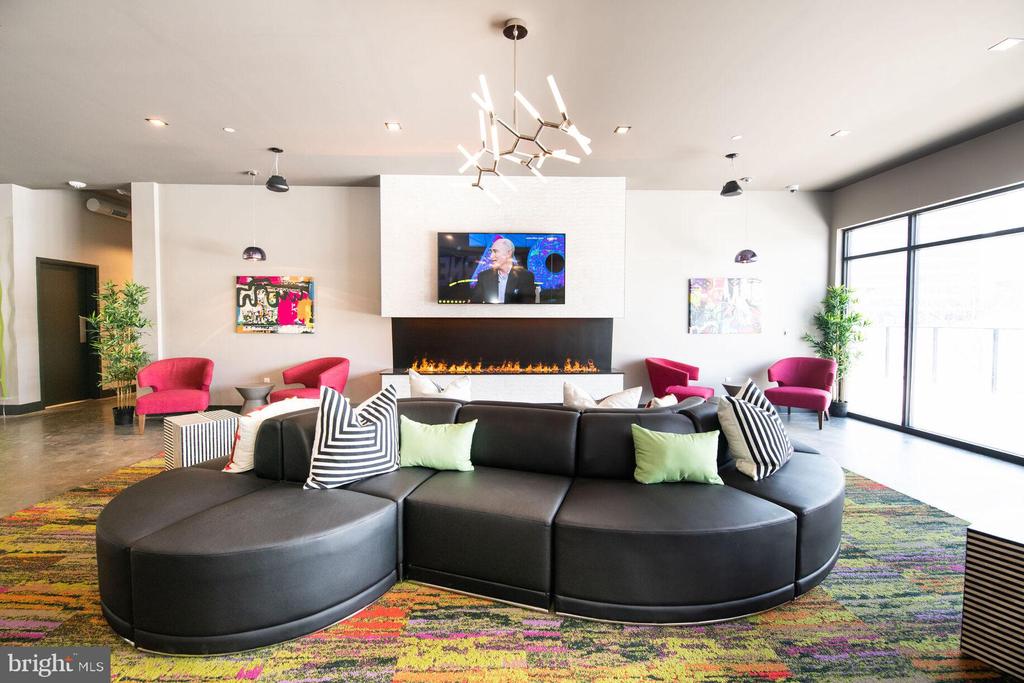 9 PRESIDENTIAL BLVD #1B-317