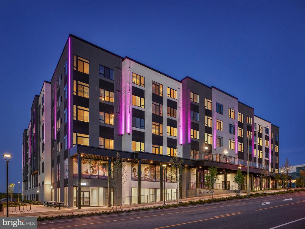 9 PRESIDENTIAL BLVD #1B-317