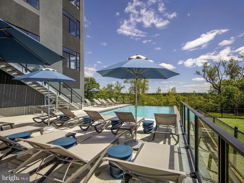 9 PRESIDENTIAL BLVD #1B-317