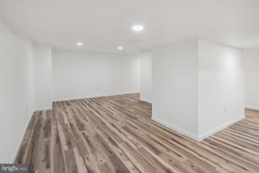 215 Cypress Ln