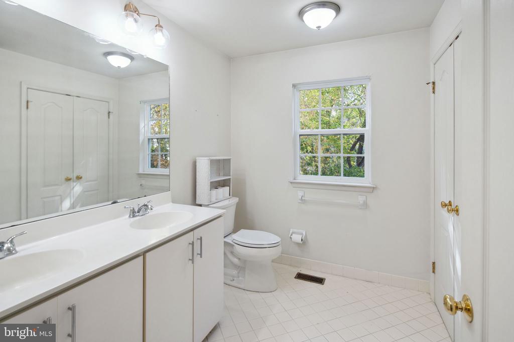 215 Cypress Ln