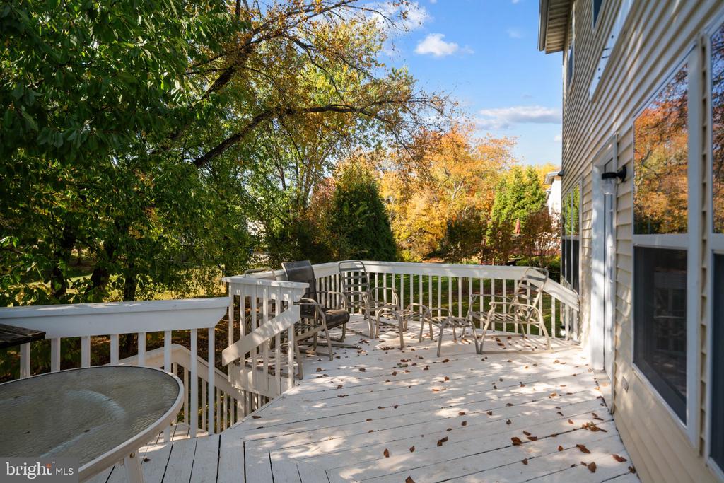 215 Cypress Ln