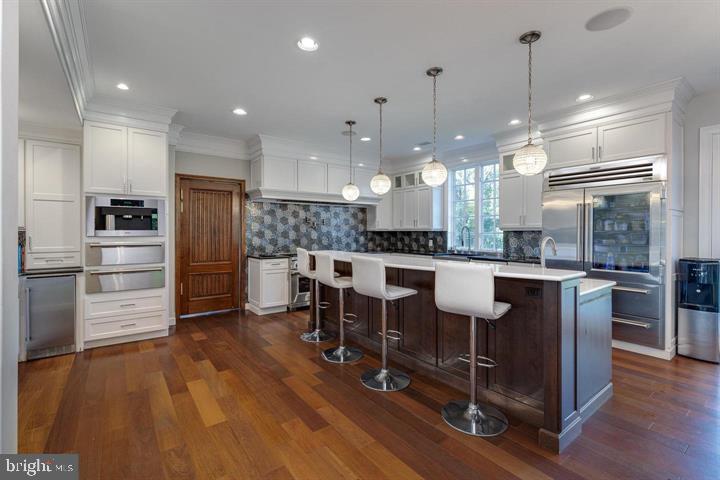 1300 Valley Rd