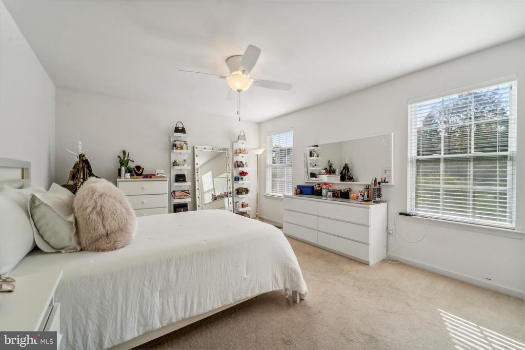 957 Ivy Ln