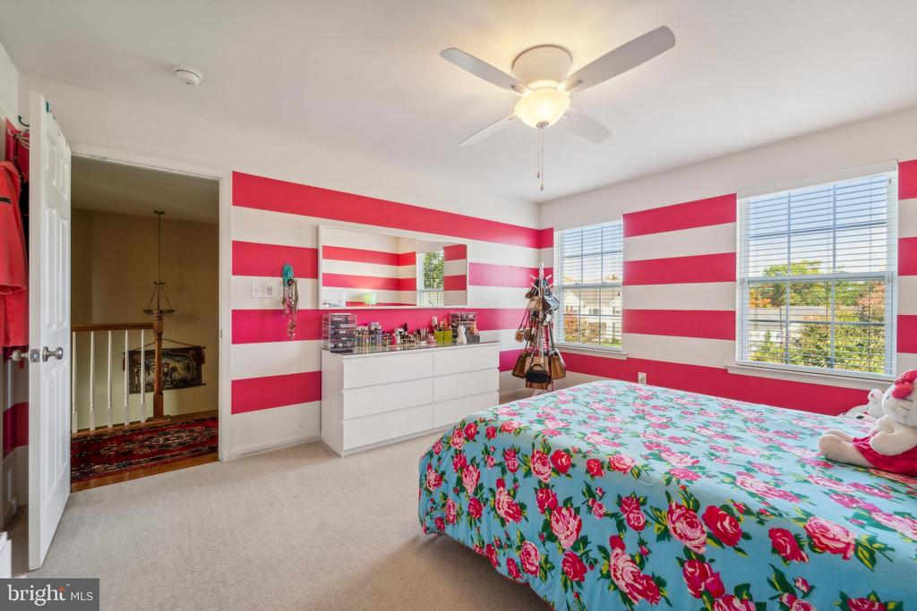 957 Ivy Ln