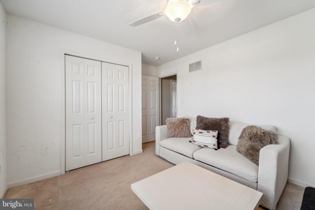 957 Ivy Ln