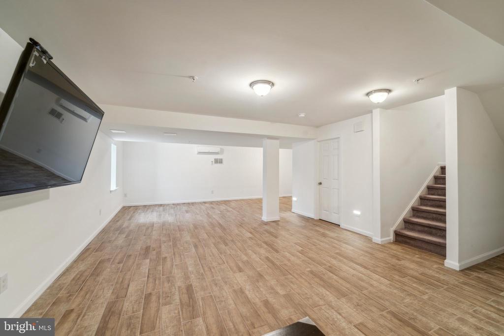 957 Ivy Ln