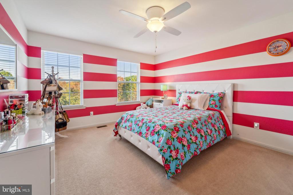 957 Ivy Ln