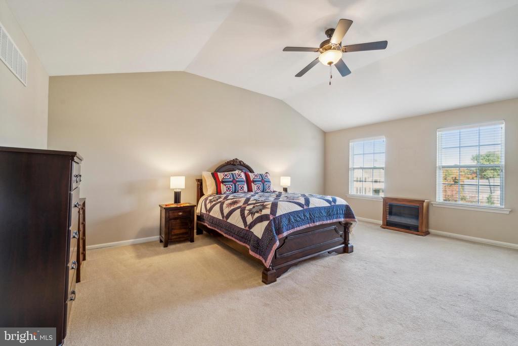 957 Ivy Ln
