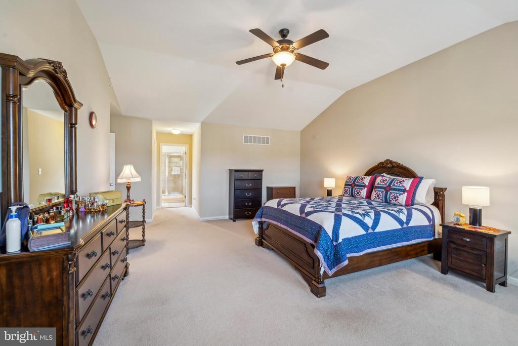 957 Ivy Ln