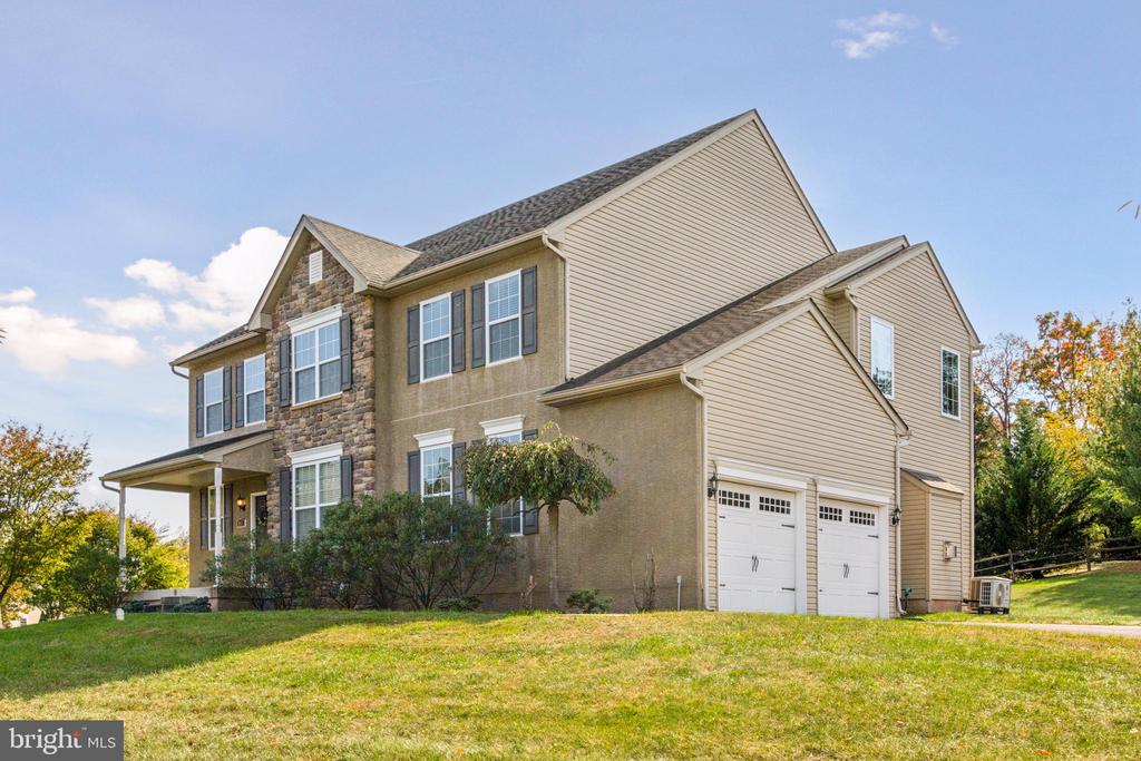 957 Ivy Ln