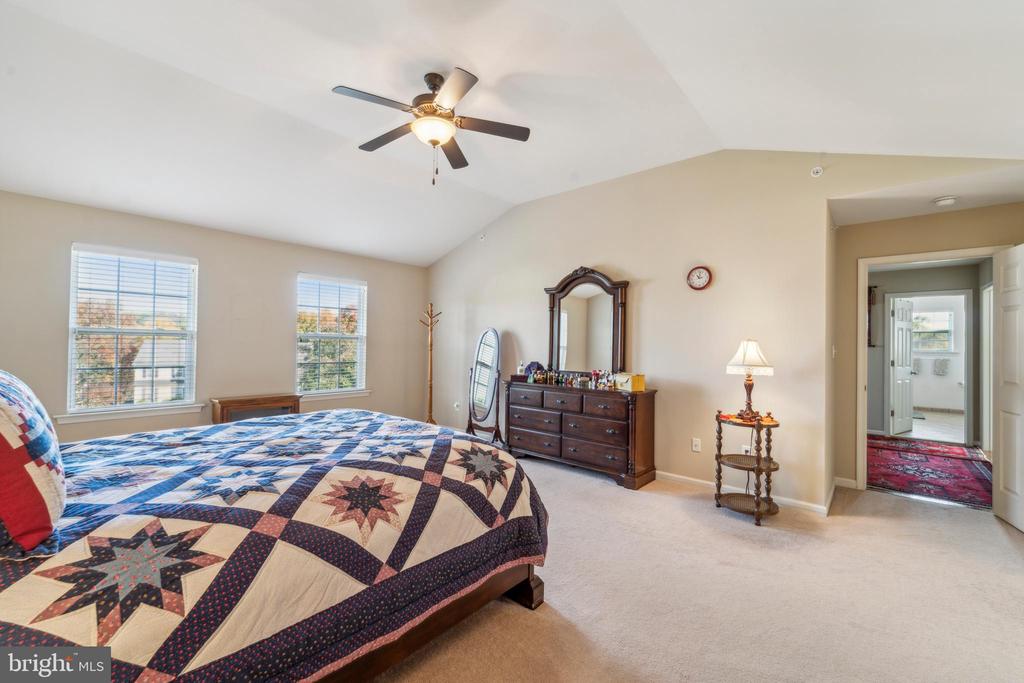 957 Ivy Ln