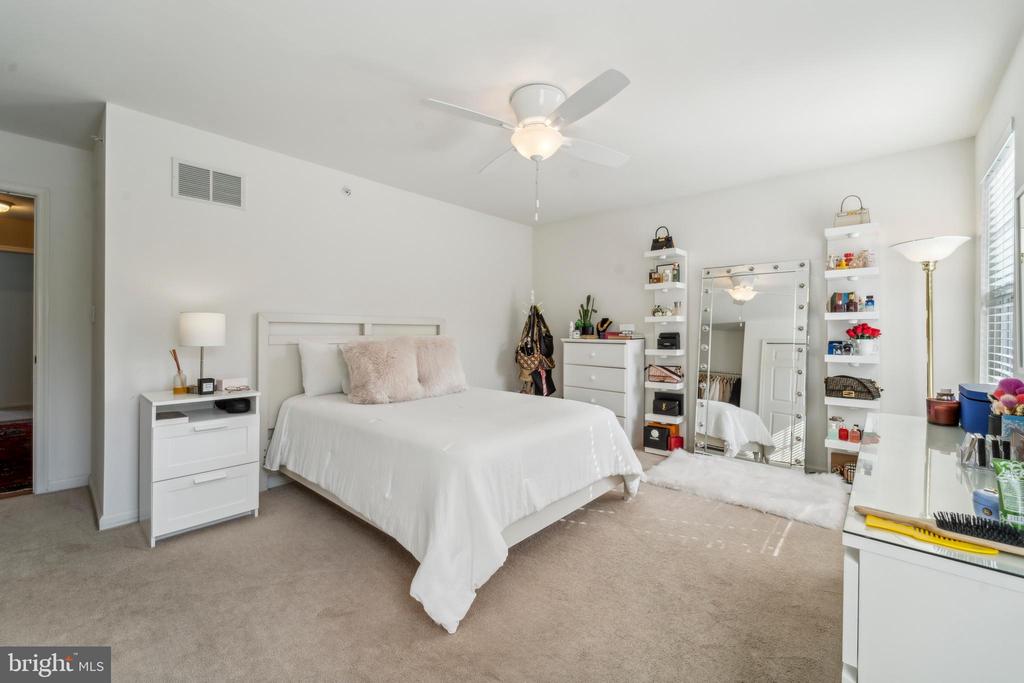 957 Ivy Ln