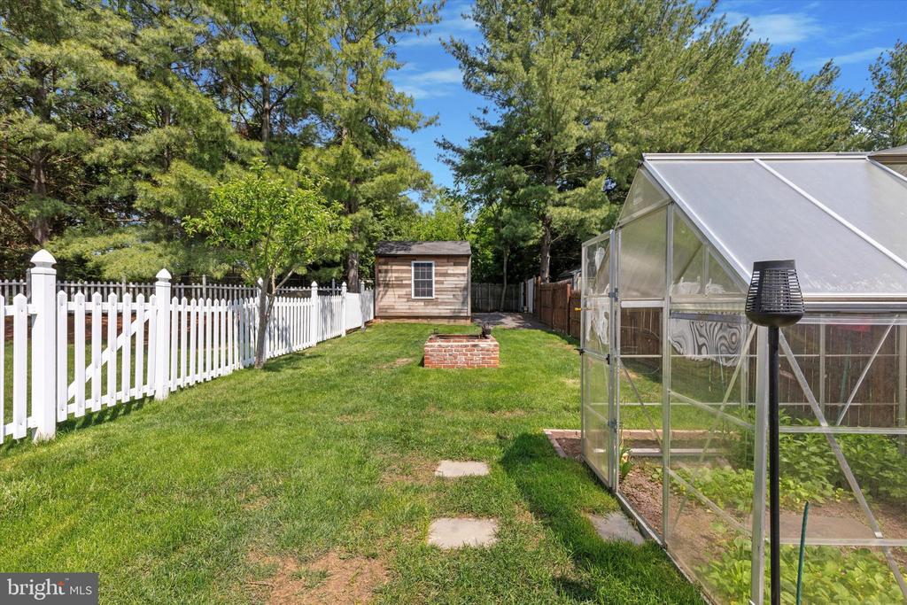 1285 Needham Cir