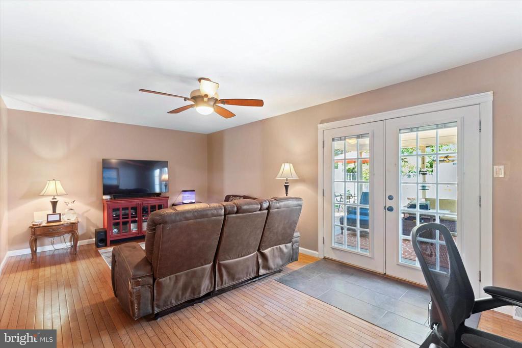 1285 Needham Cir