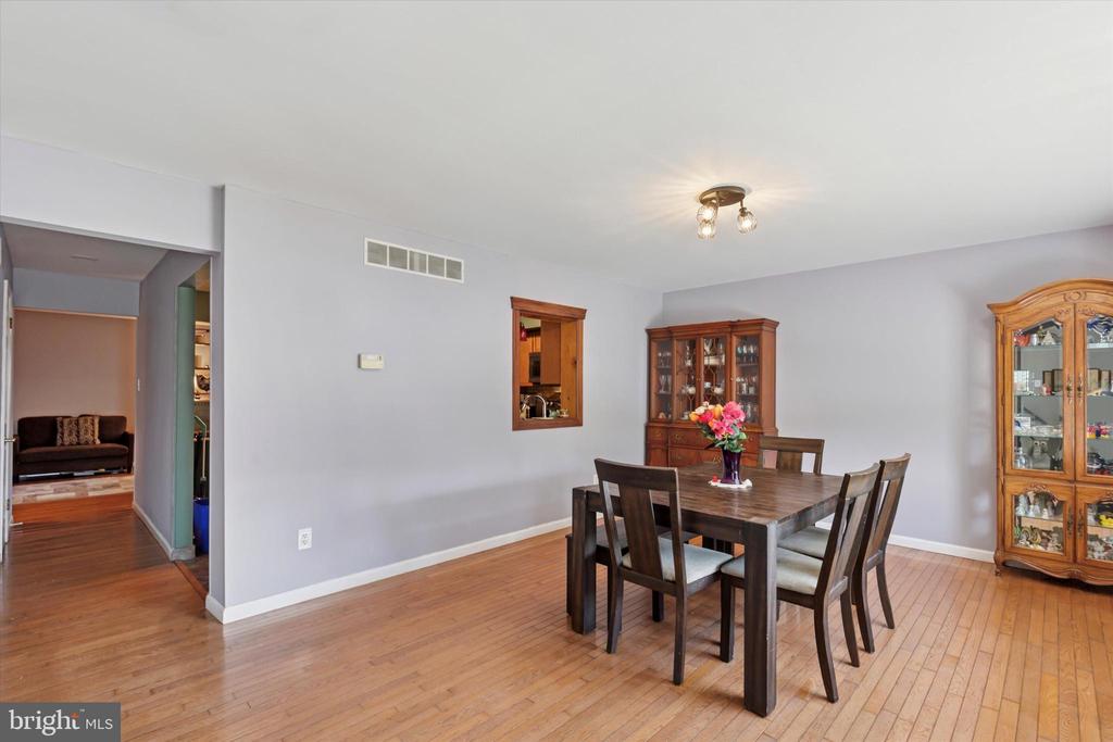 1285 Needham Cir