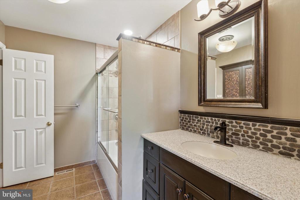 1285 Needham Cir