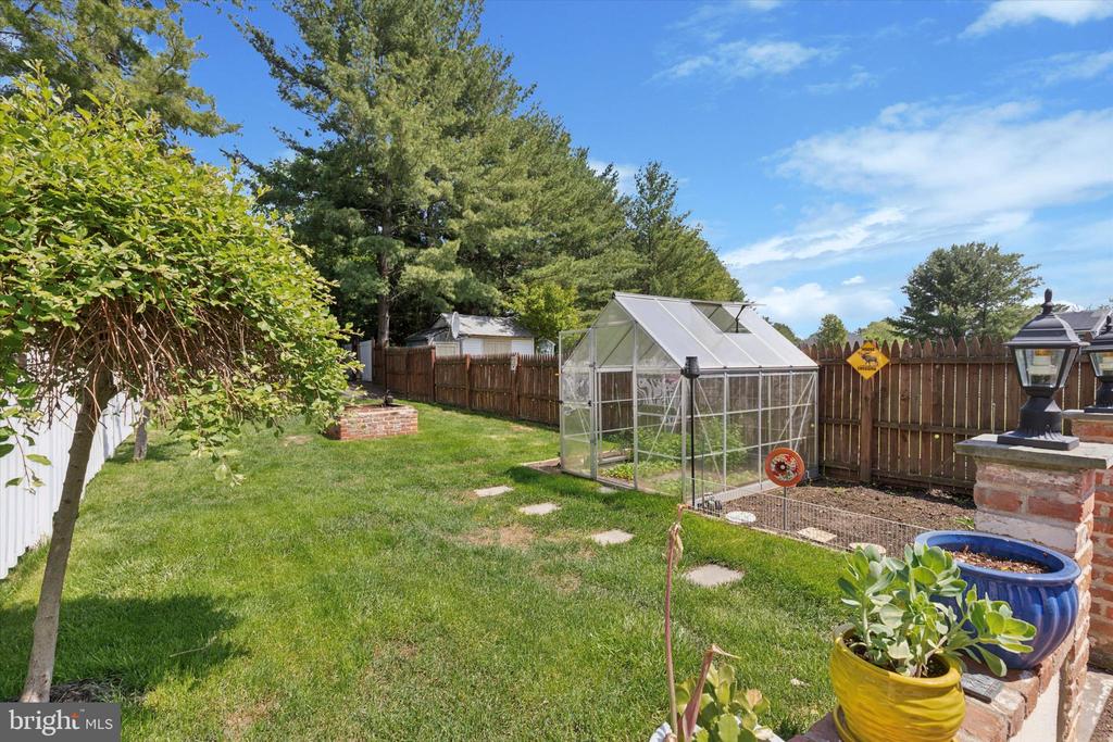 1285 Needham Cir