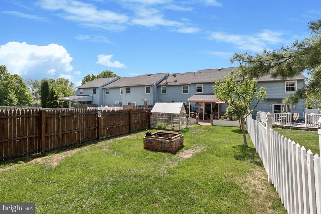1285 Needham Cir
