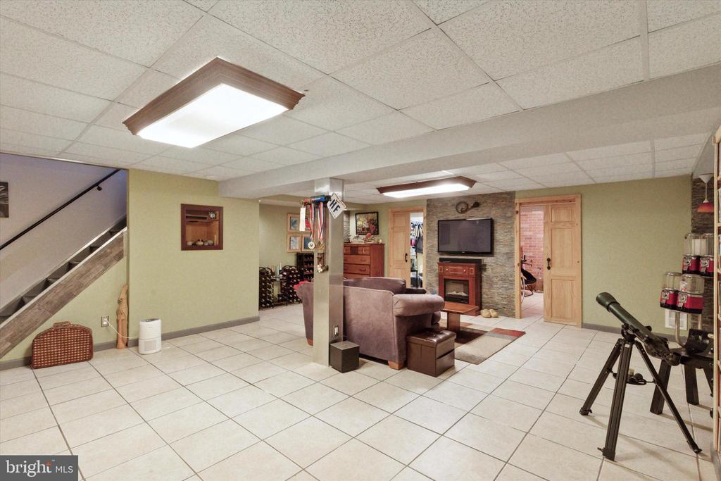 1285 Needham Cir