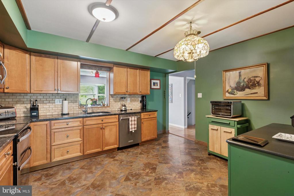 1285 Needham Cir