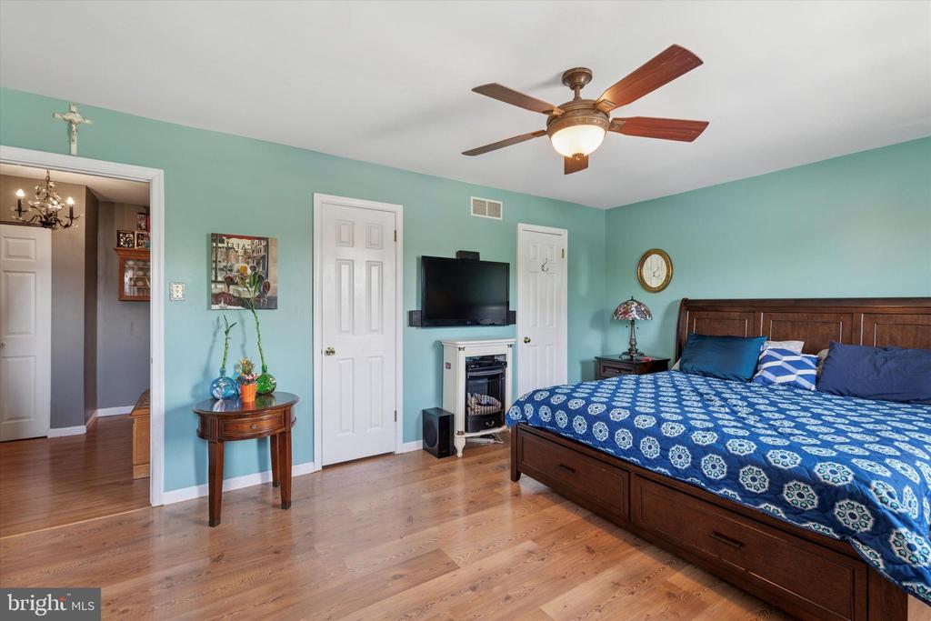 1285 Needham Cir