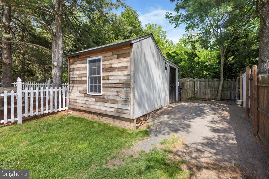 1285 Needham Cir