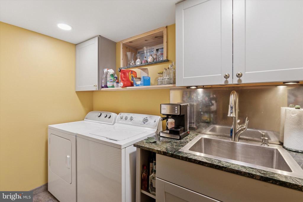 1285 Needham Cir