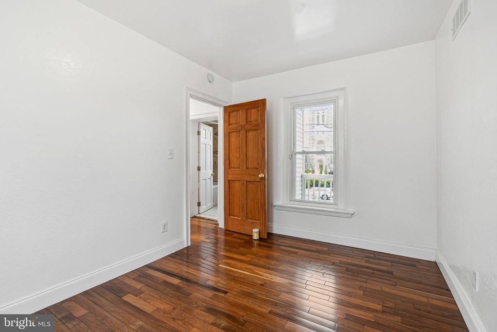 20 N Richardson Ave