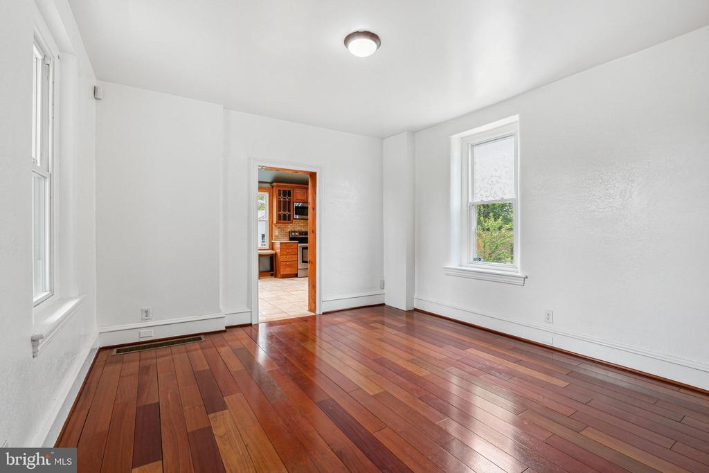 20 N Richardson Ave