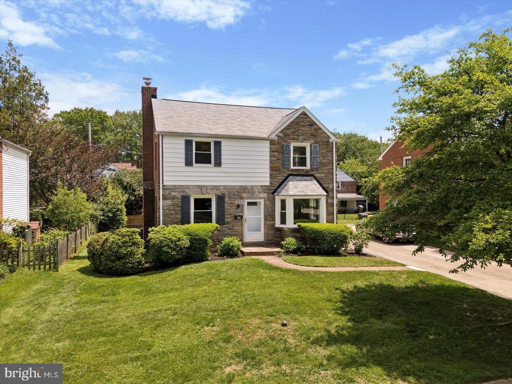 609 LATHAM DR