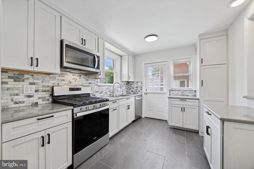 609 LATHAM DR