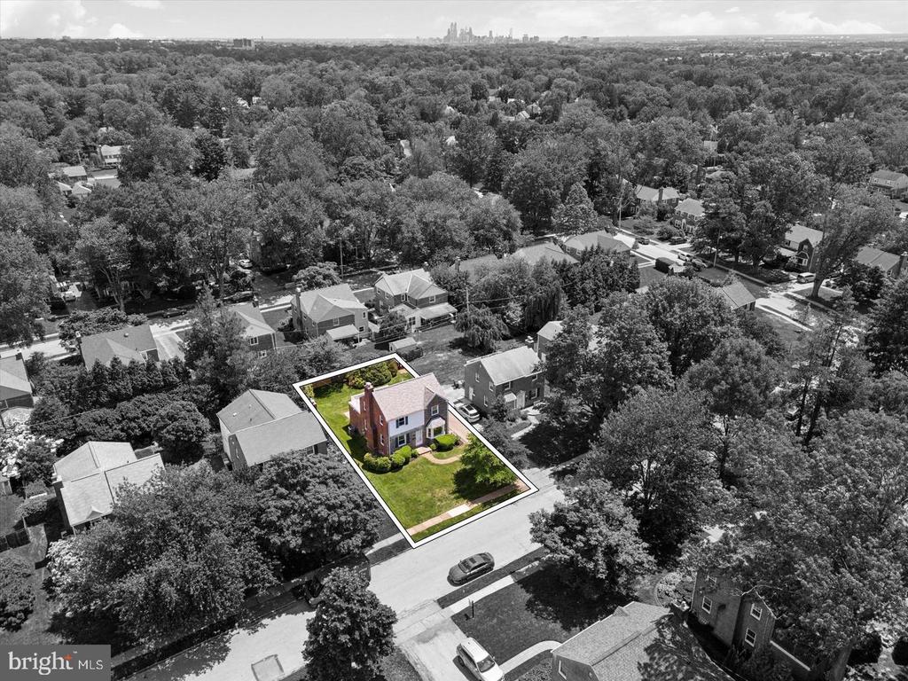 609 LATHAM DR