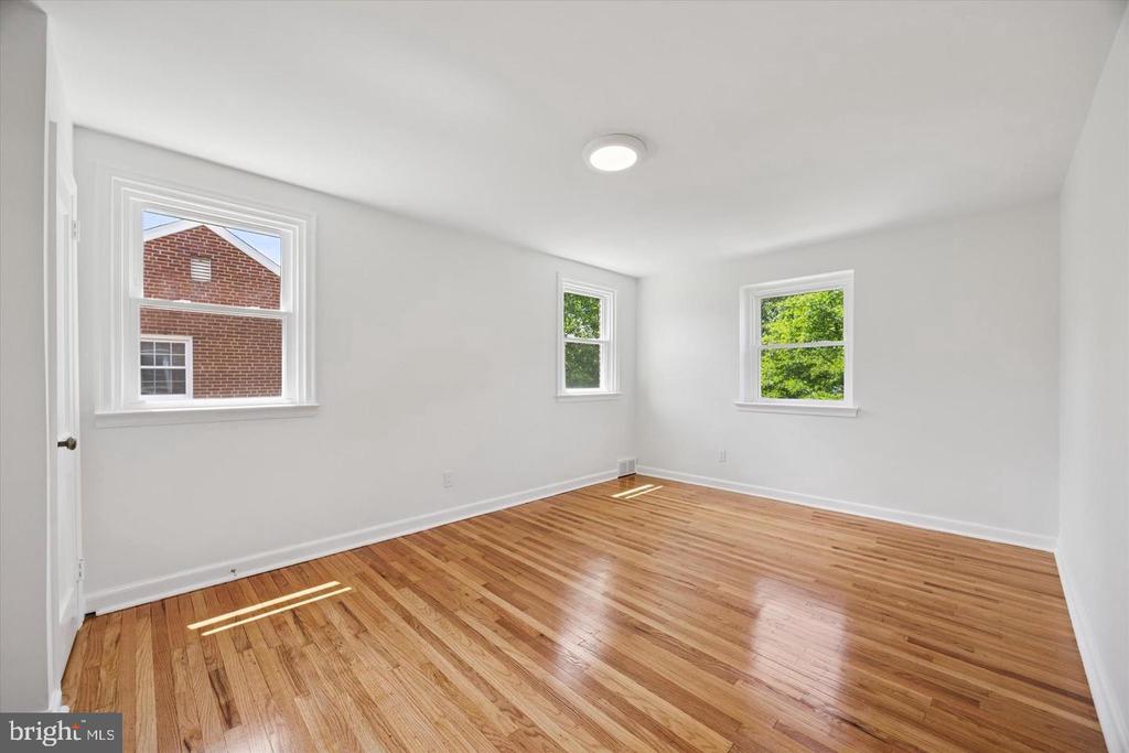 609 LATHAM DR