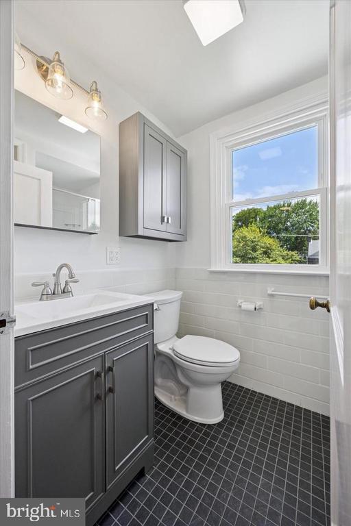 609 LATHAM DR