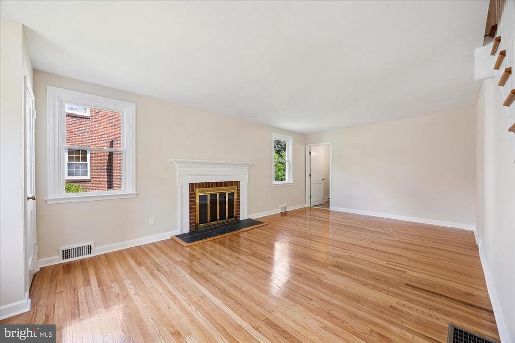 609 LATHAM DR