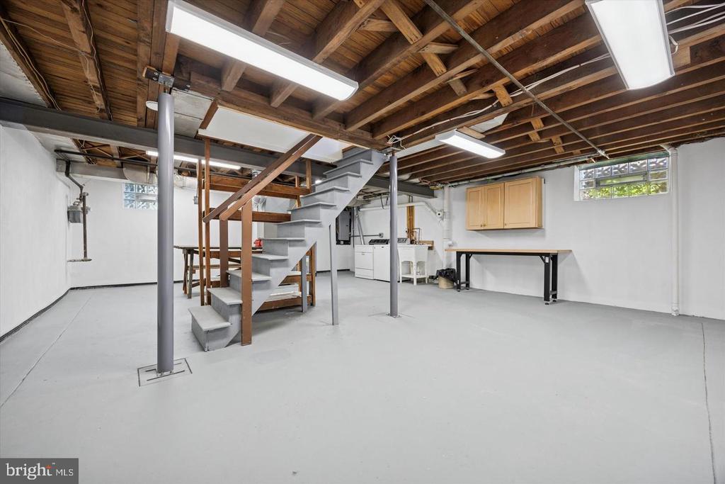 609 LATHAM DR
