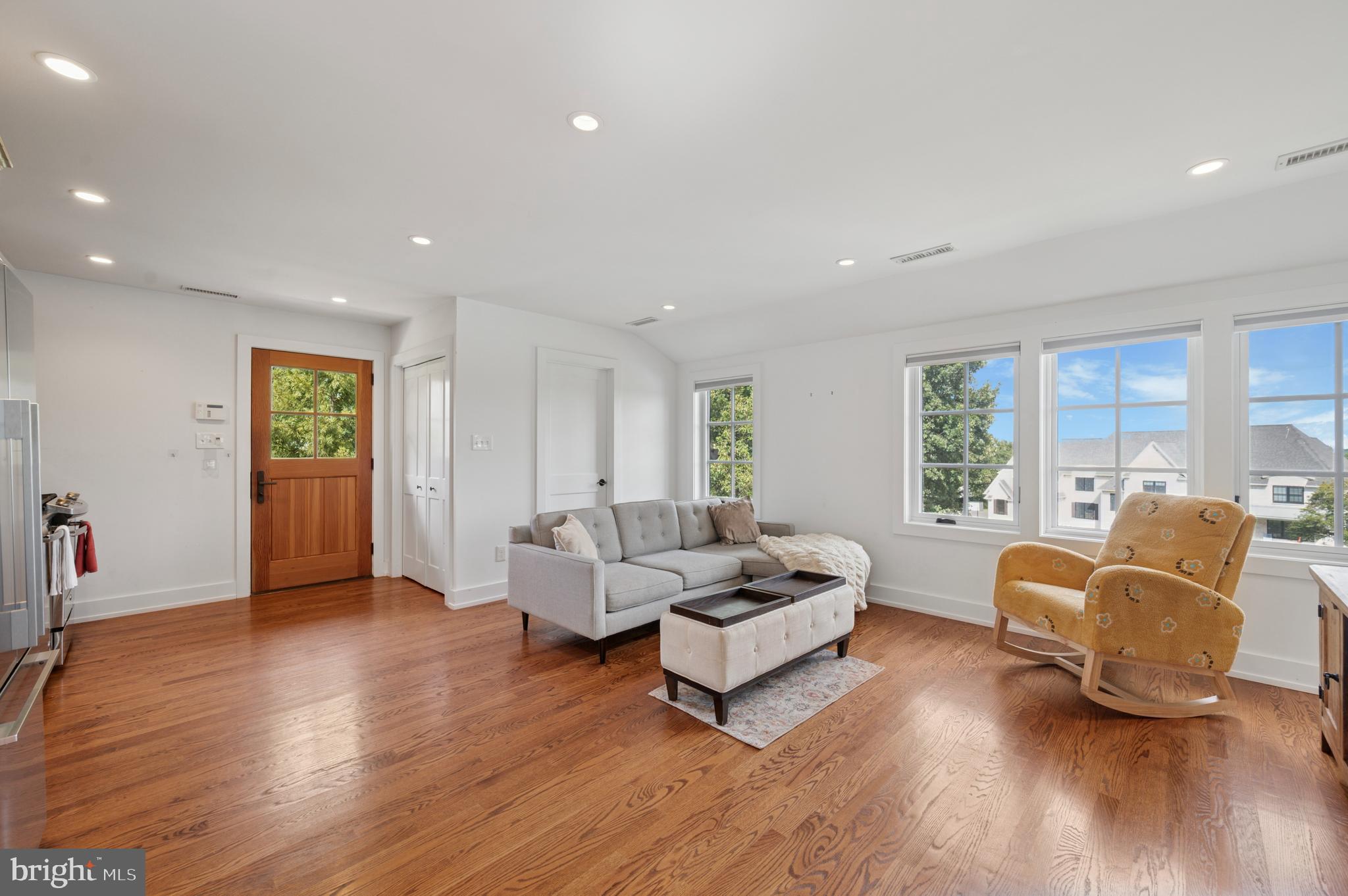 1125 GINKGO LANE 2