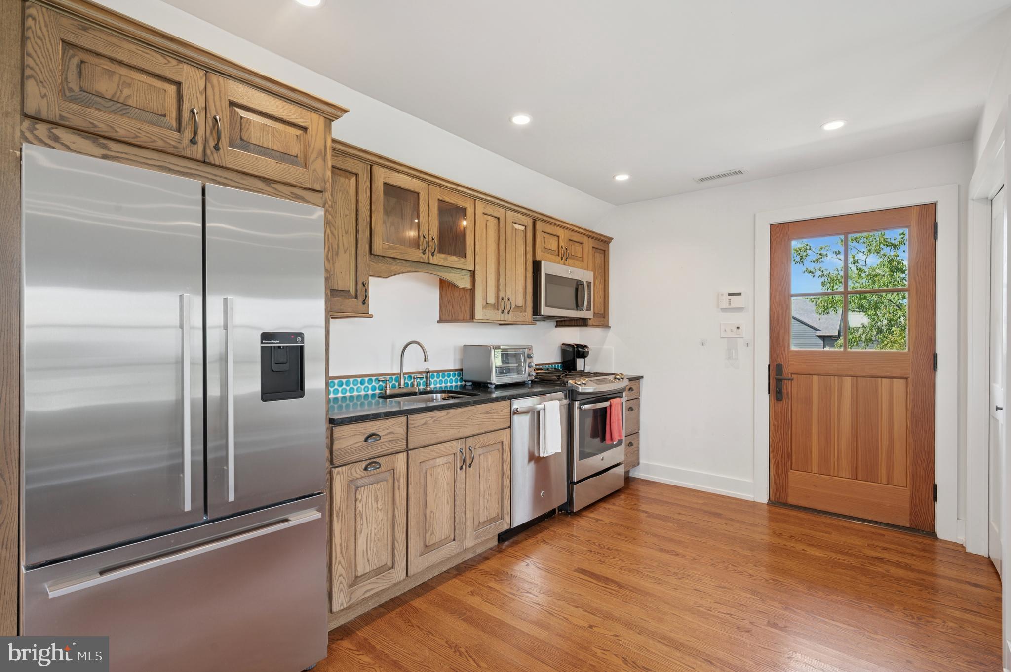 1125 GINKGO LANE 2