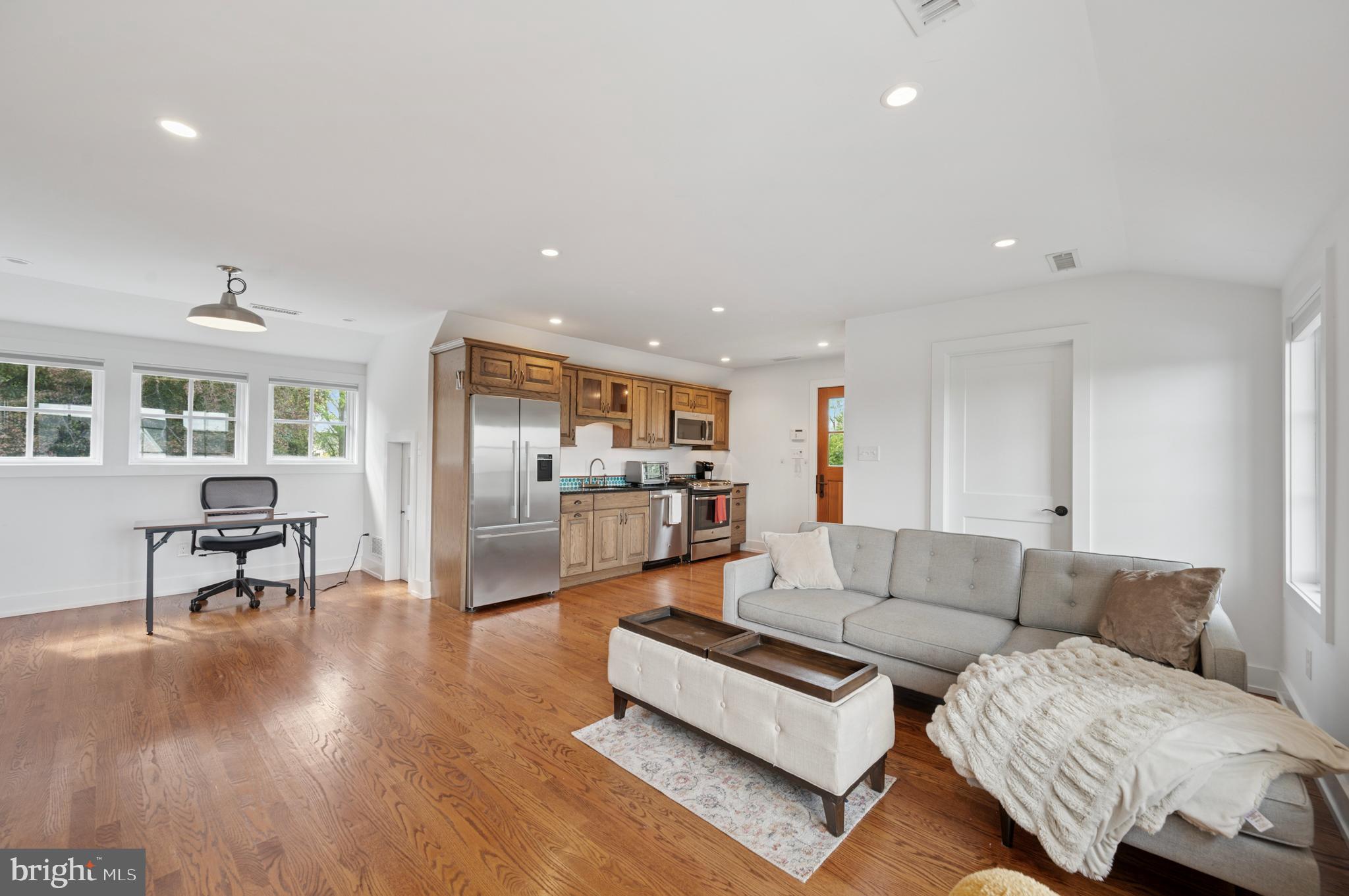 1125 GINKGO LANE 2