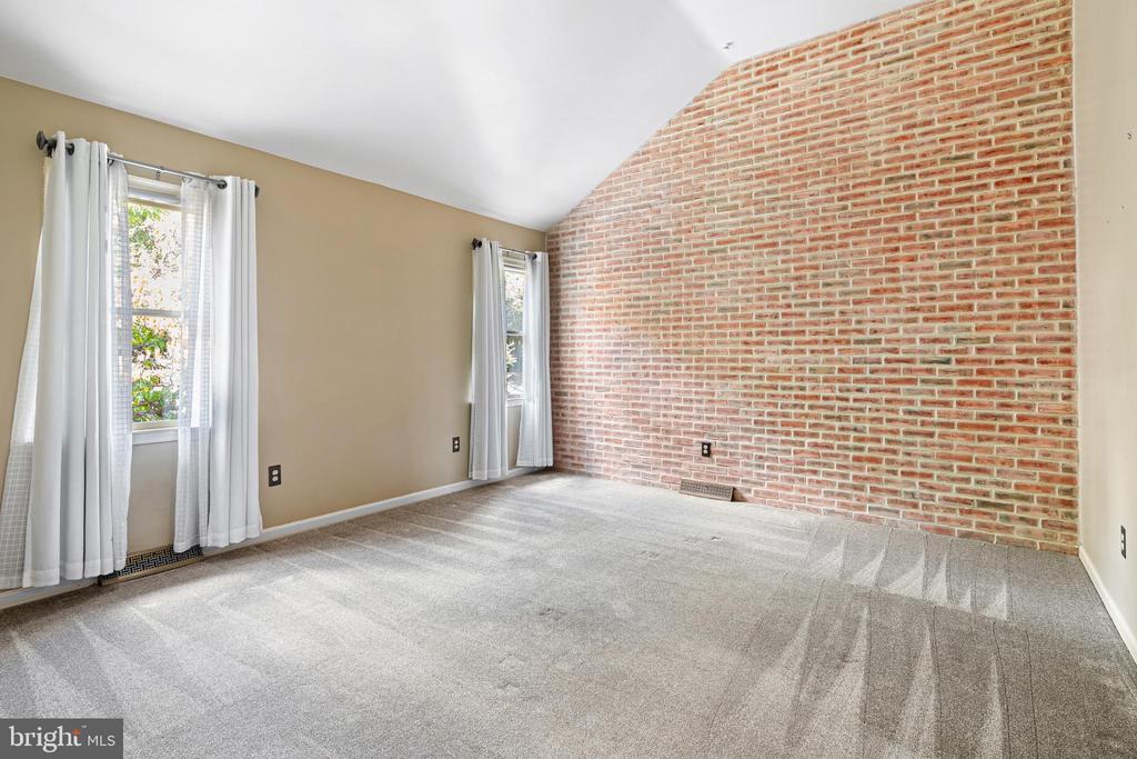 13 SUMMIT COURT