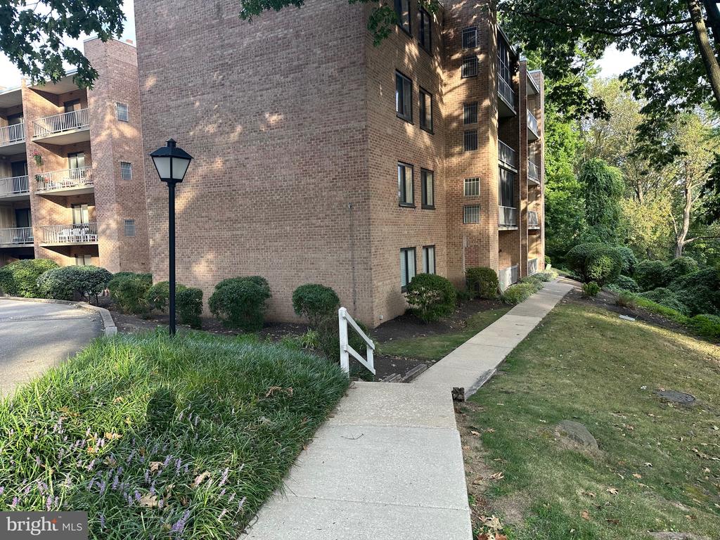 1637 OAKWOOD DRIVE Unit: CONDO 101