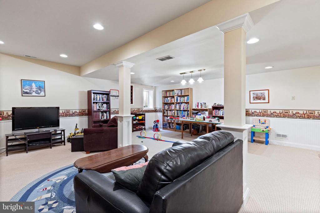 678 GREYCLIFFE LANE