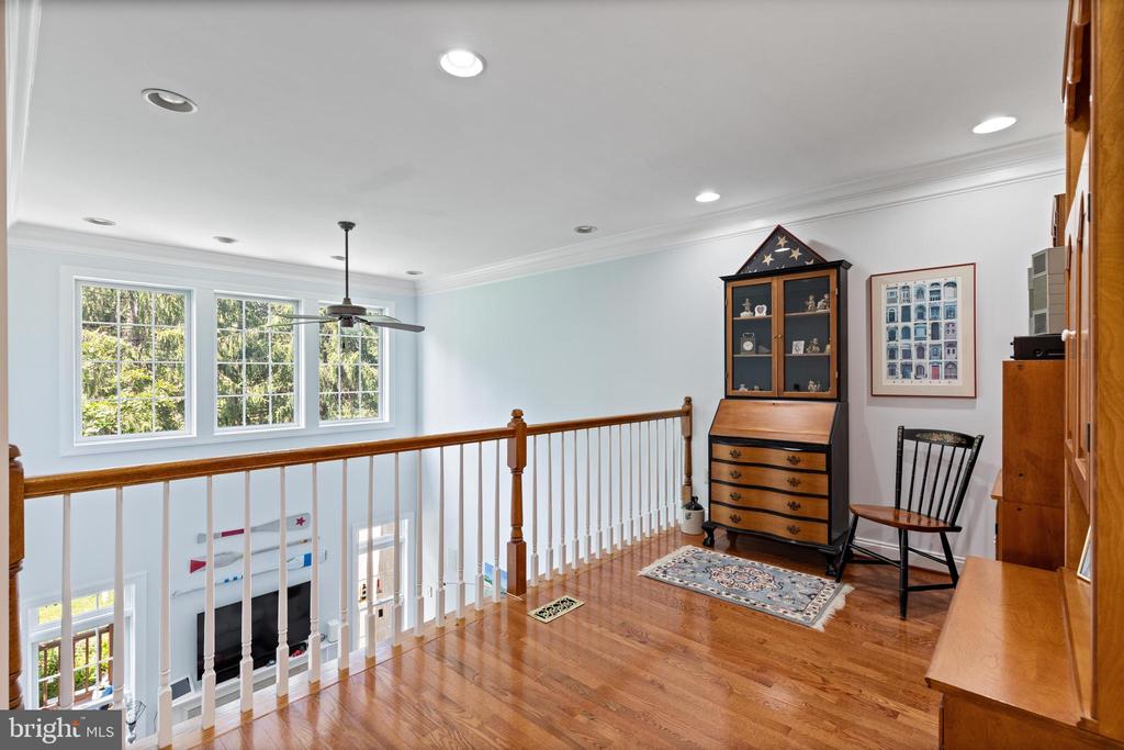 678 GREYCLIFFE LANE