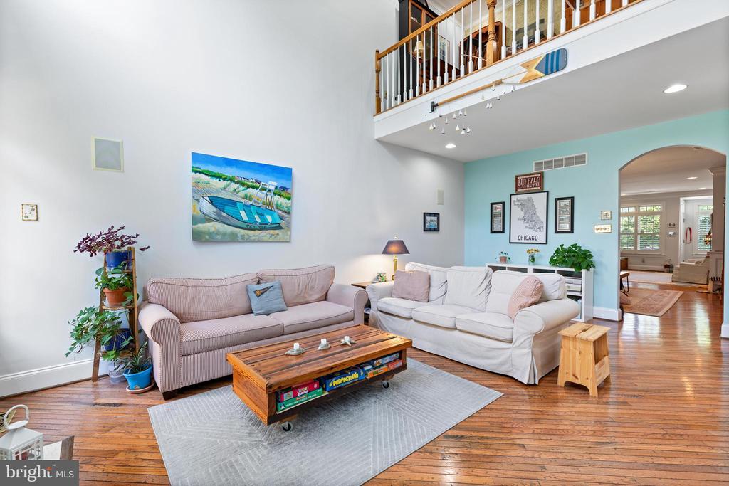 678 GREYCLIFFE LANE