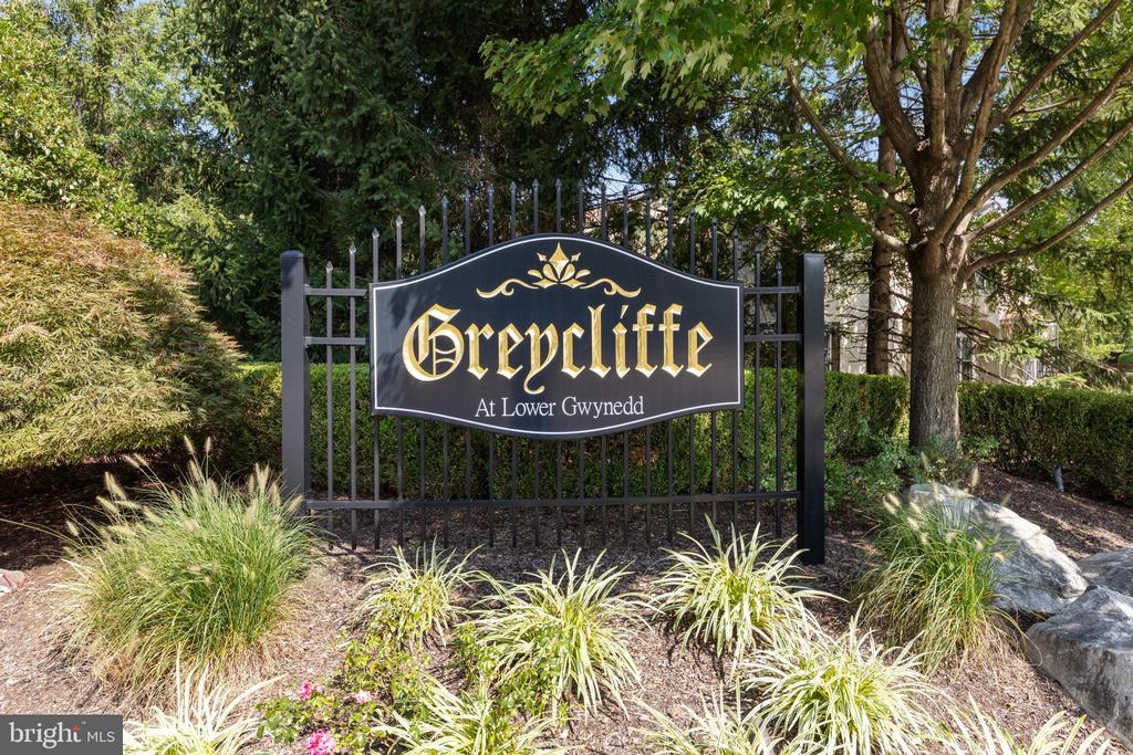 678 GREYCLIFFE LANE